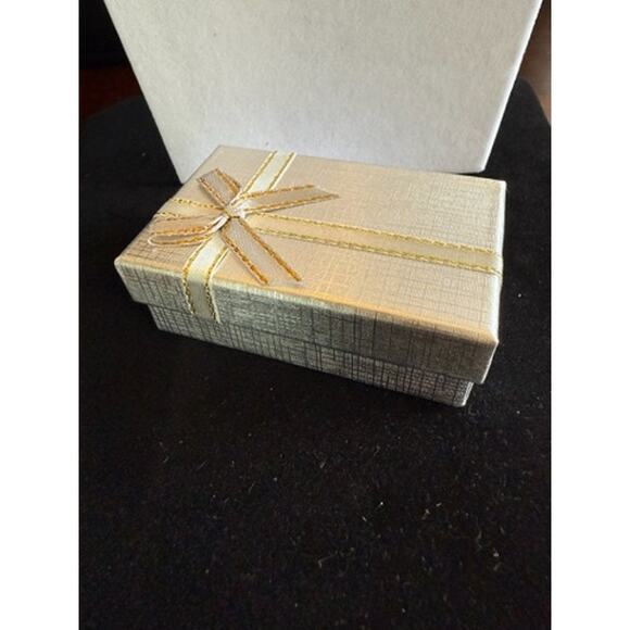 Christian Dior Vintage Love Knot Earrings*Worn by Meghan Markle May 2024 - Picture 3 of 8